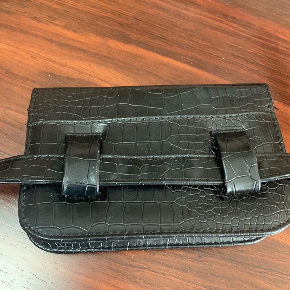 Badiya Belt Bag Embossed Vegan Fanny Pack Faux Leather NWOT EUC - Picture 12 of 14
